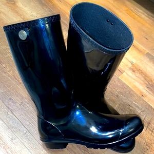 ✨LOWEST✨ UGG Rainboots 🌧️